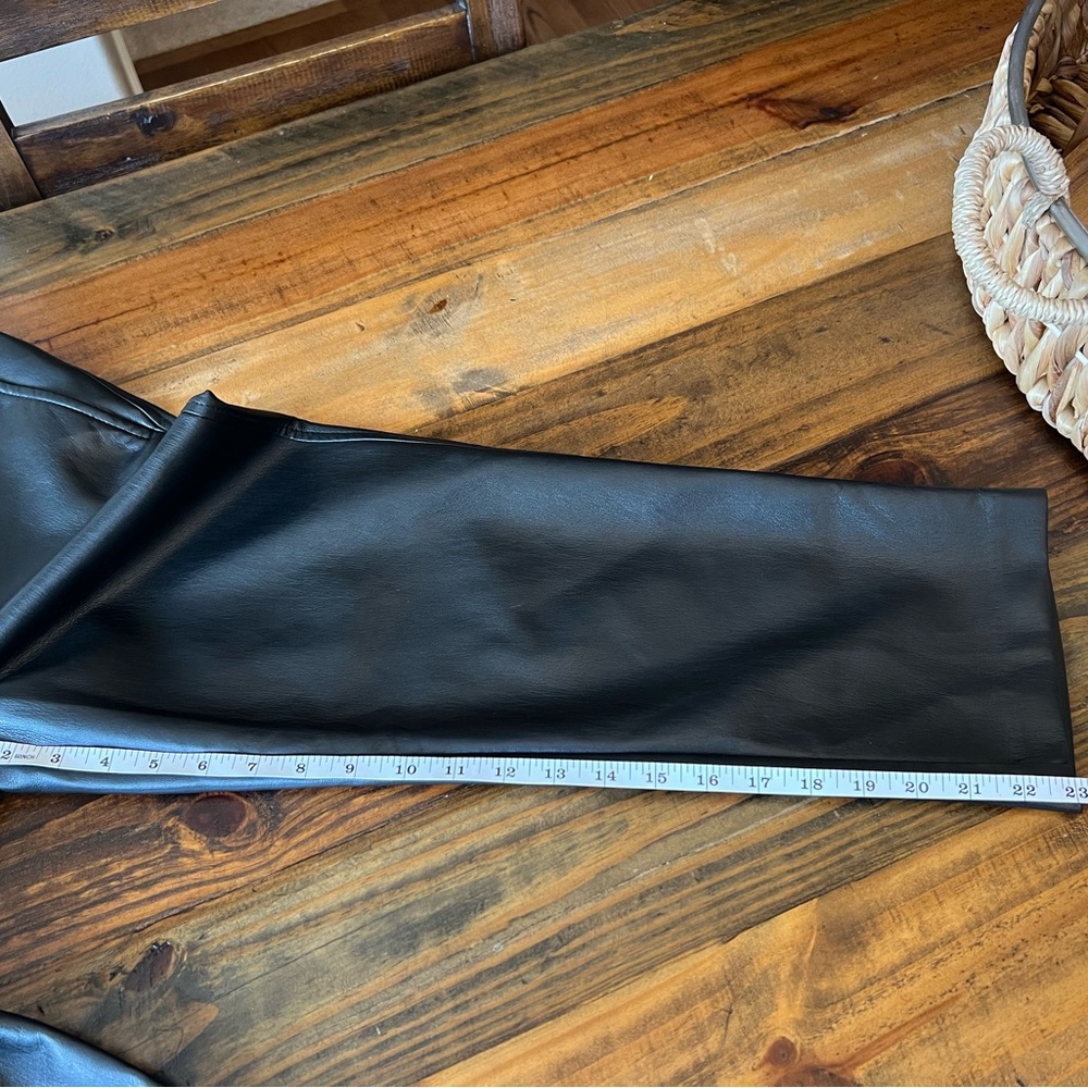 NEW - Aritzia Babaton Vegan Leather Command Cropped Pant - Picture 3 of 10